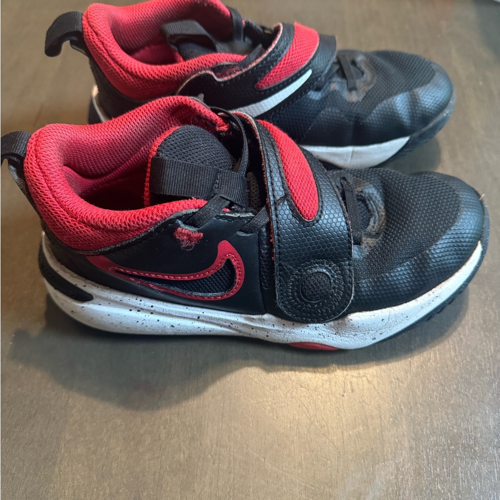 Boys Nike basketball shoes- HOLD